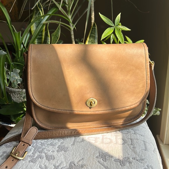 Coach Handbags - 1970s coach city bag